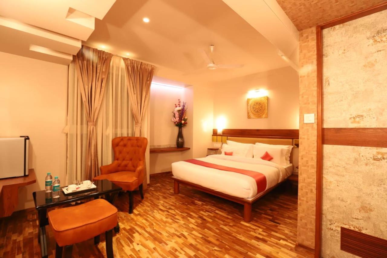 Hotel Prabha Palace Ahmednagar Exterior photo