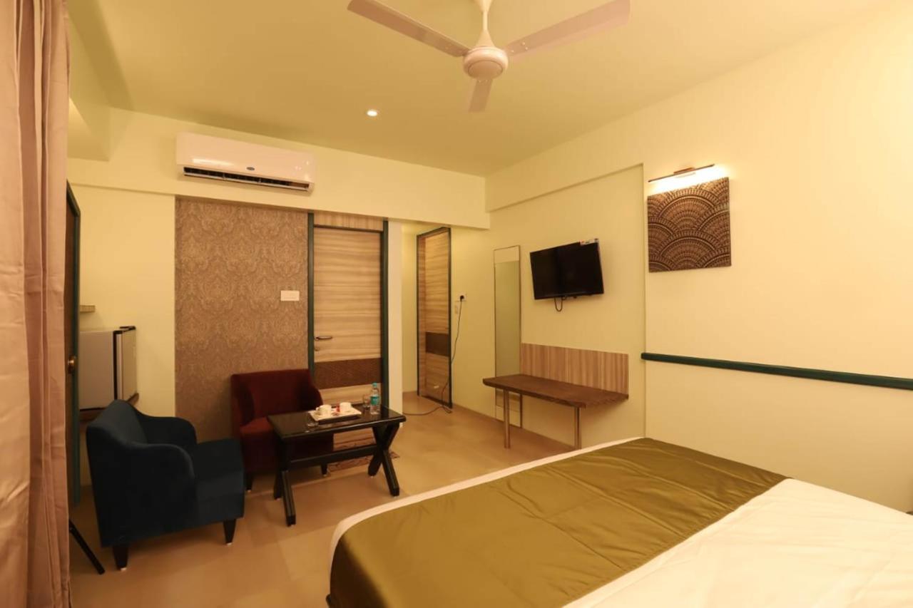 Hotel Prabha Palace Ahmednagar Exterior photo