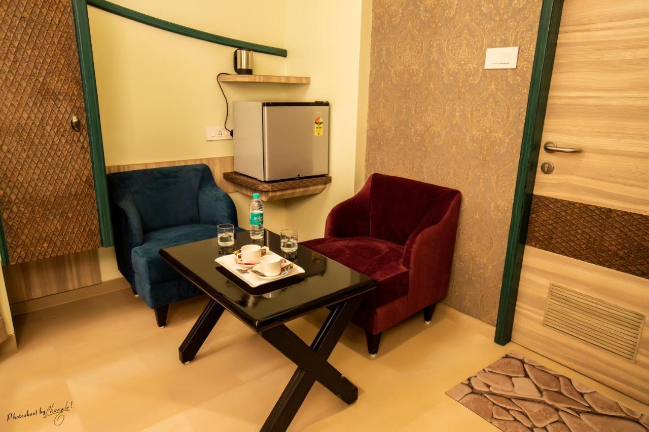 Hotel Prabha Palace Ahmednagar Exterior photo